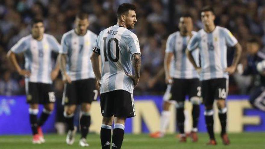 Leo Messi ja no sap què fer per conduir els seus companys de la selecció argentina al mundial de Rússia