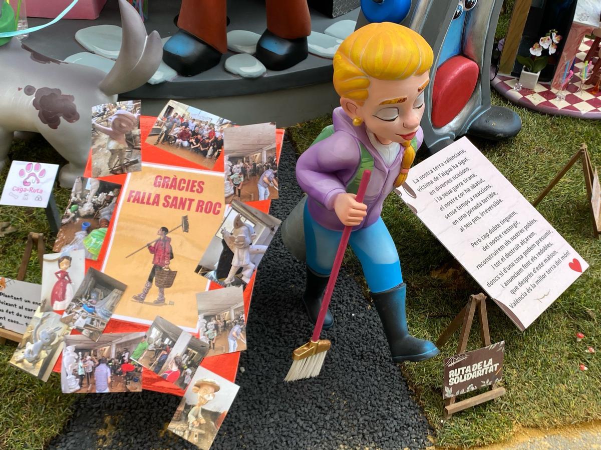 Homenaje a los voluntarios de la dana en la falla infantil Sant Roc de Paterna.
