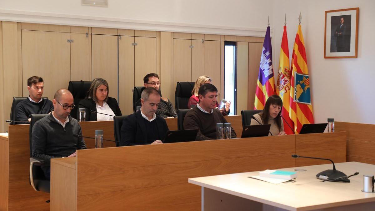 Los consellers de Sa Unió, durante un pleno del Consell de Formentera.