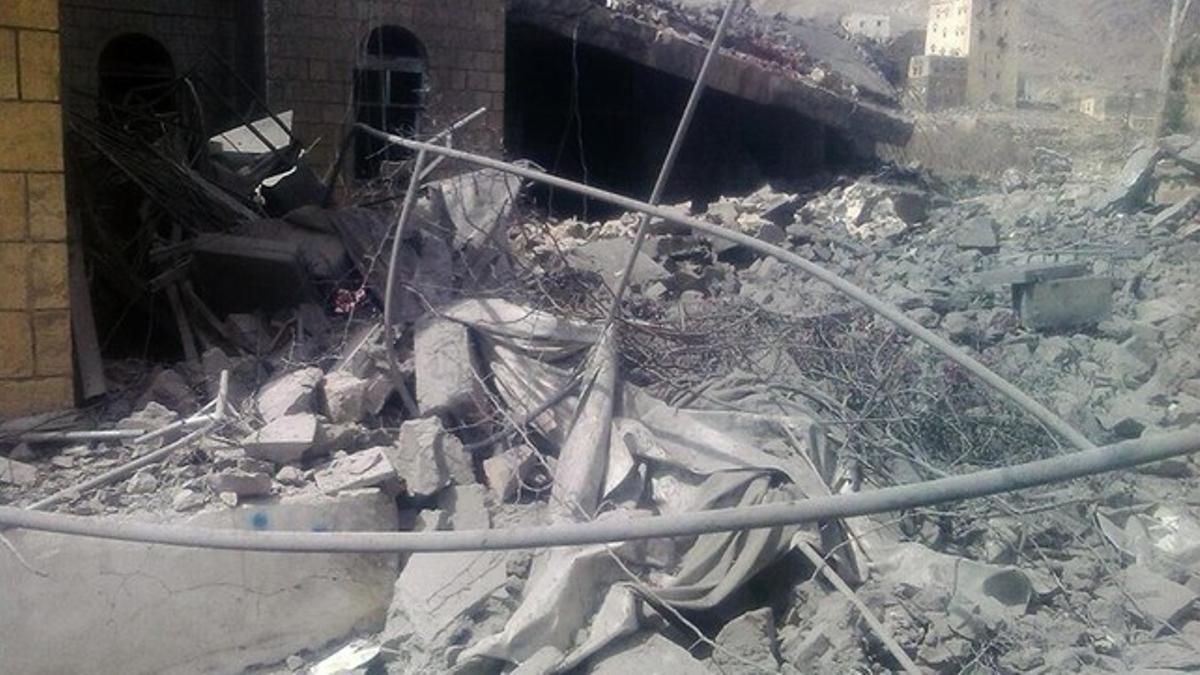 Las ruinas del hospital de Médicos Sin Fronteras destruido en Yemen por la coalición saudí.
