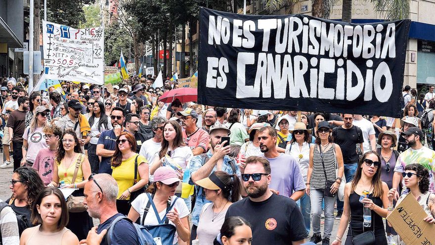 Turistificación, alquiler vacacional y bajos salarios inflaman a los archipiélagos