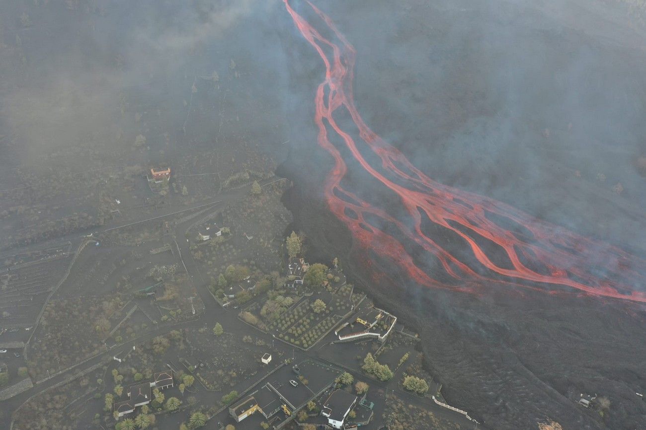 El avance de la lava del volcán de La Palma, a vista de pájaro en el décimo día de erupción