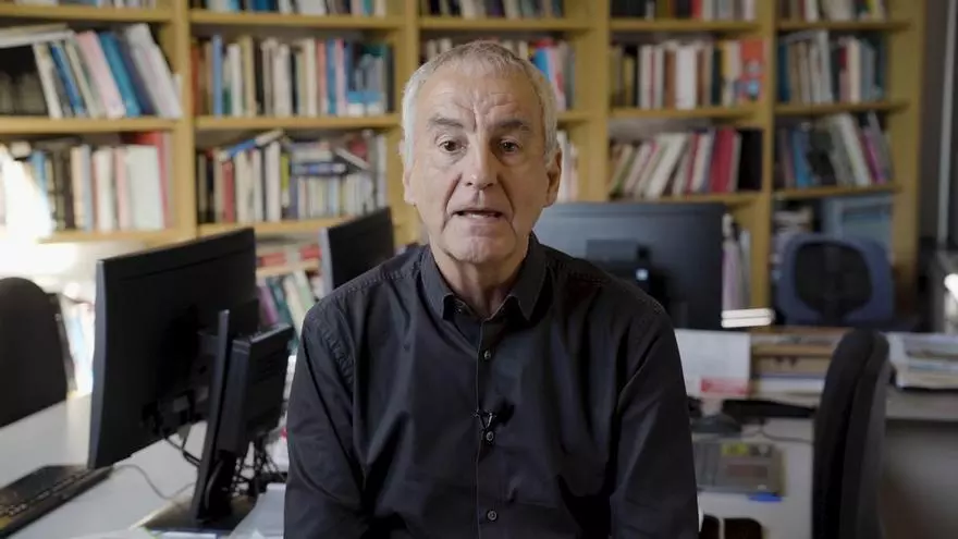 'El Reino Unido estudia una abdicación a la española de Carlos III', por Matías Vallés