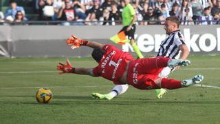 La crónica | El Castellón vence al Málaga y se quita un peso de encima (2-0)
