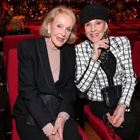 Estas dos conocidísimas actrices (y hermanas gemelas) cumplen su deseo: morir juntas el mismo día y a la misma hora