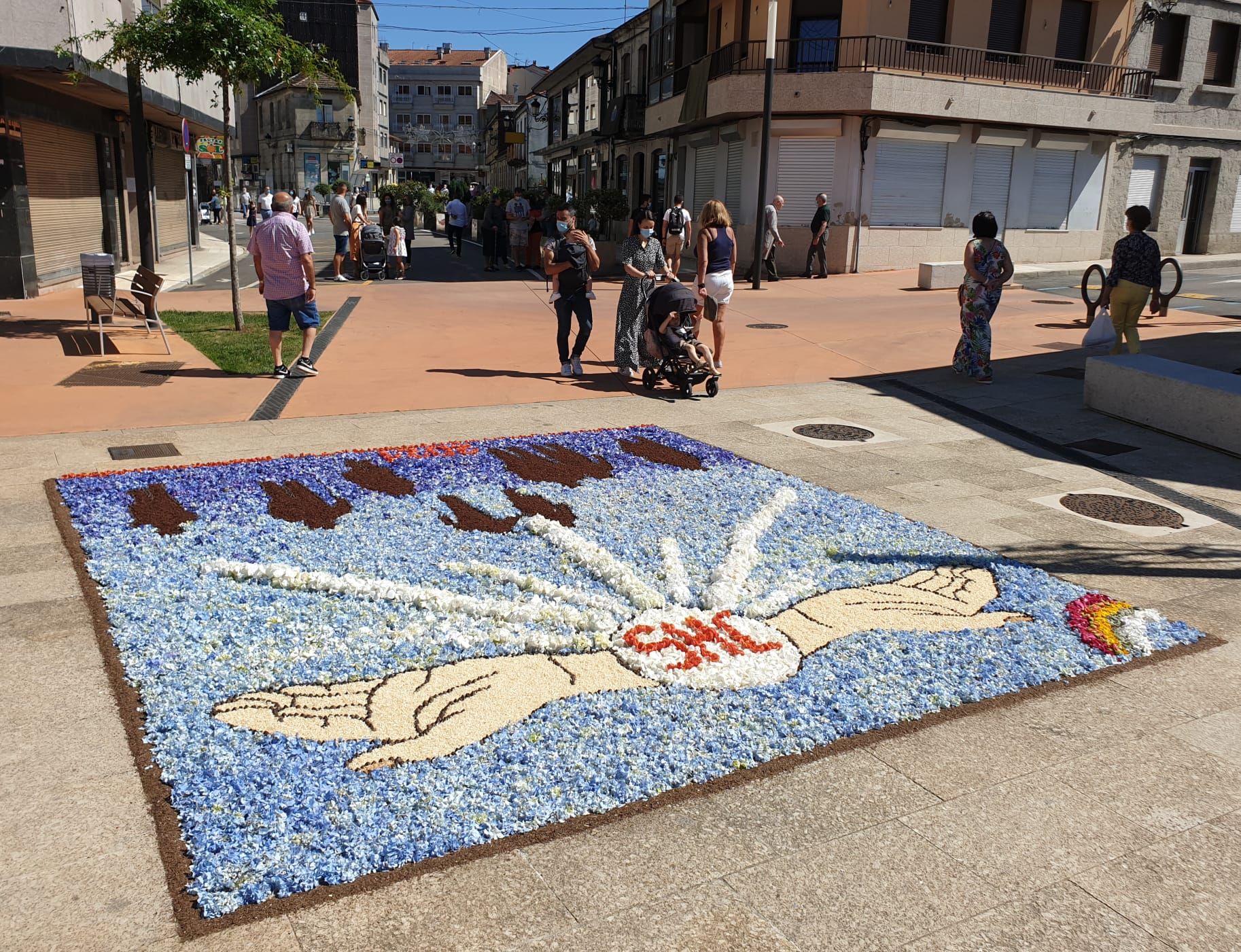 Ponteareas recupera sus alfombras de Corpus adaptándose al COVID