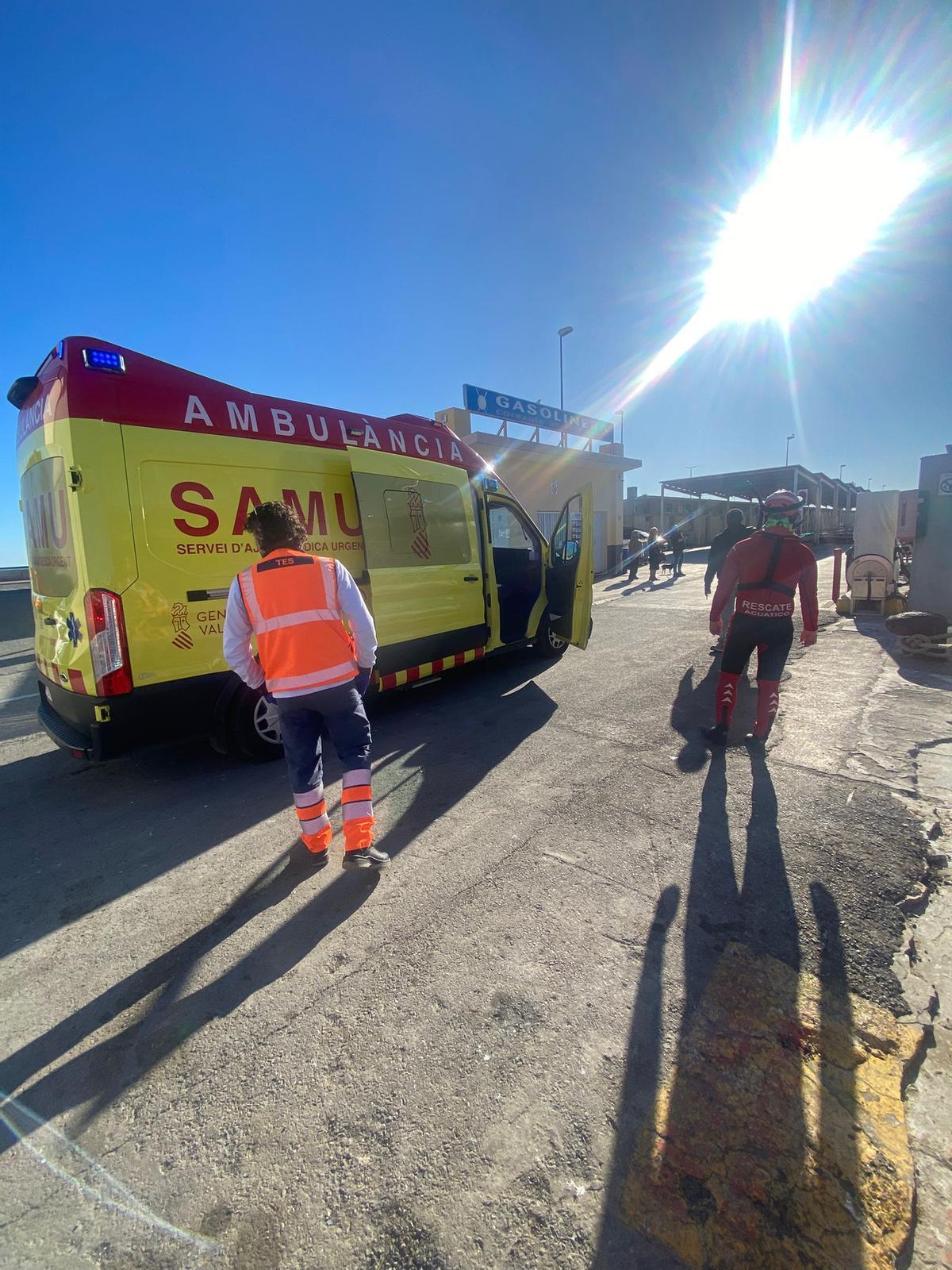 El tripulante rescatado por Cruz Roja fue atendido por el SAMU.