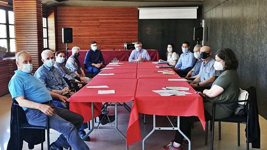 La junta del Consell de la Gent Gran de Solsona reunida | AJ. SOLSONA