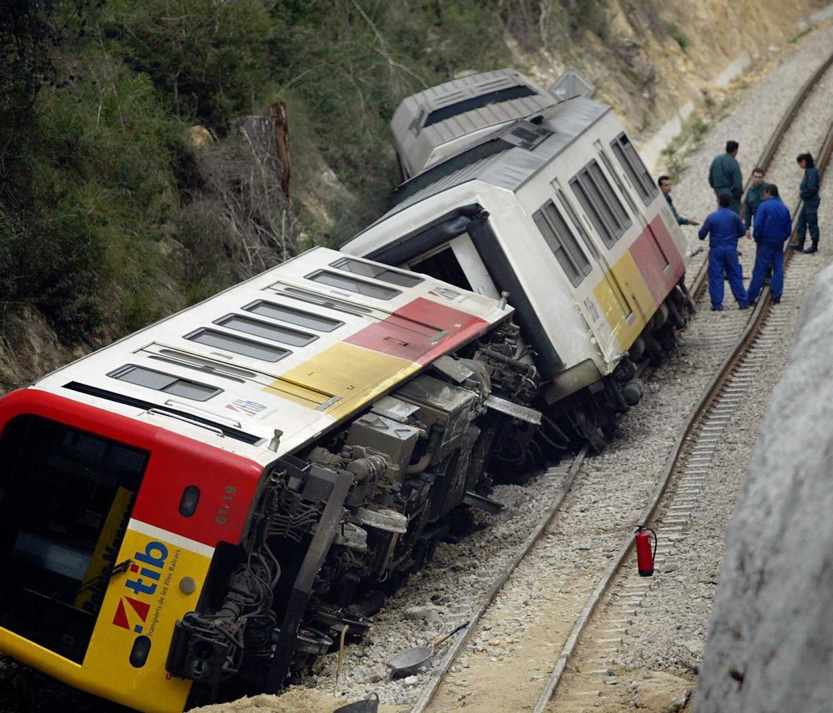 Im Jahr 2004 wurden auf Mallorca mehrere Personen verletzt, als ein Zug bei Petra entgleiste.