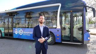 El vicepresidente Javier Torres retira el vídeo en el que presenta los "nuevos" autobuses de segunda mano de Ibiza