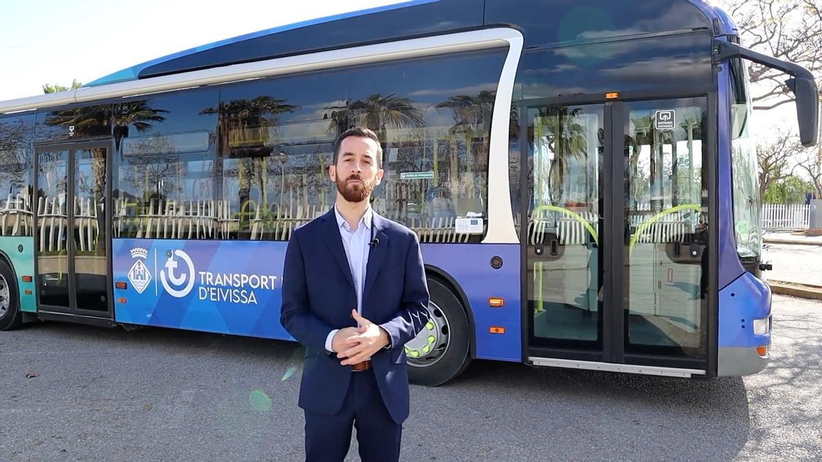 El vicepresidente Javier Torres retira el vídeo en el que presenta los "nuevos" autobuses de segunda mano de Ibiza