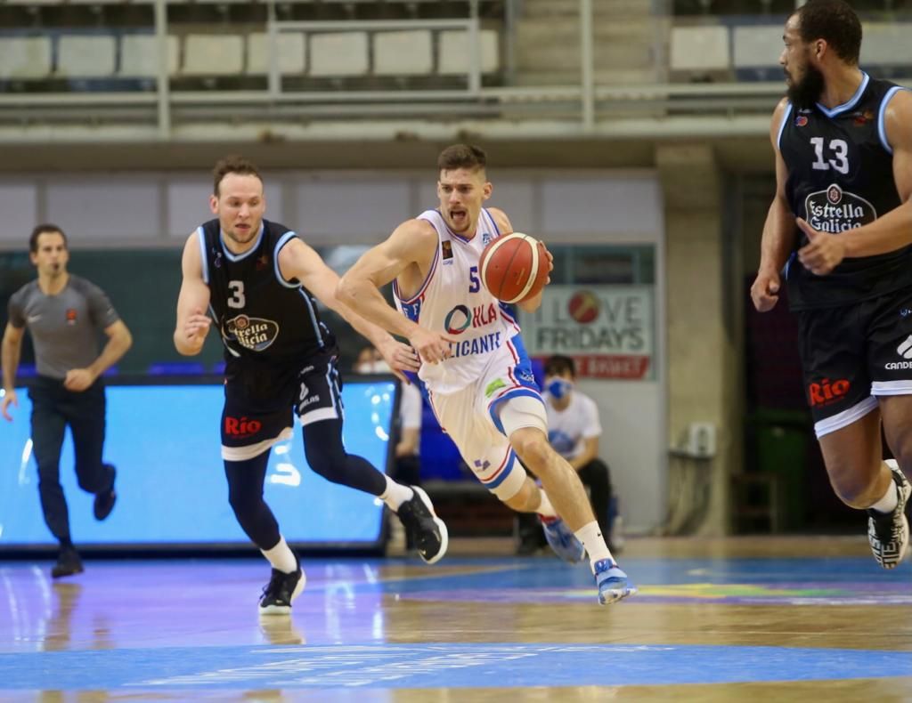 El HLA vence al líder y presenta su candidatura para al "play-off" por la ACB