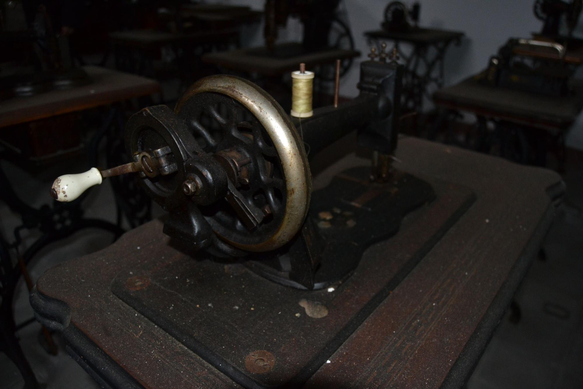 Las 600 máquinas de coser que guarda la Fundación Manuel Suárez de Navia