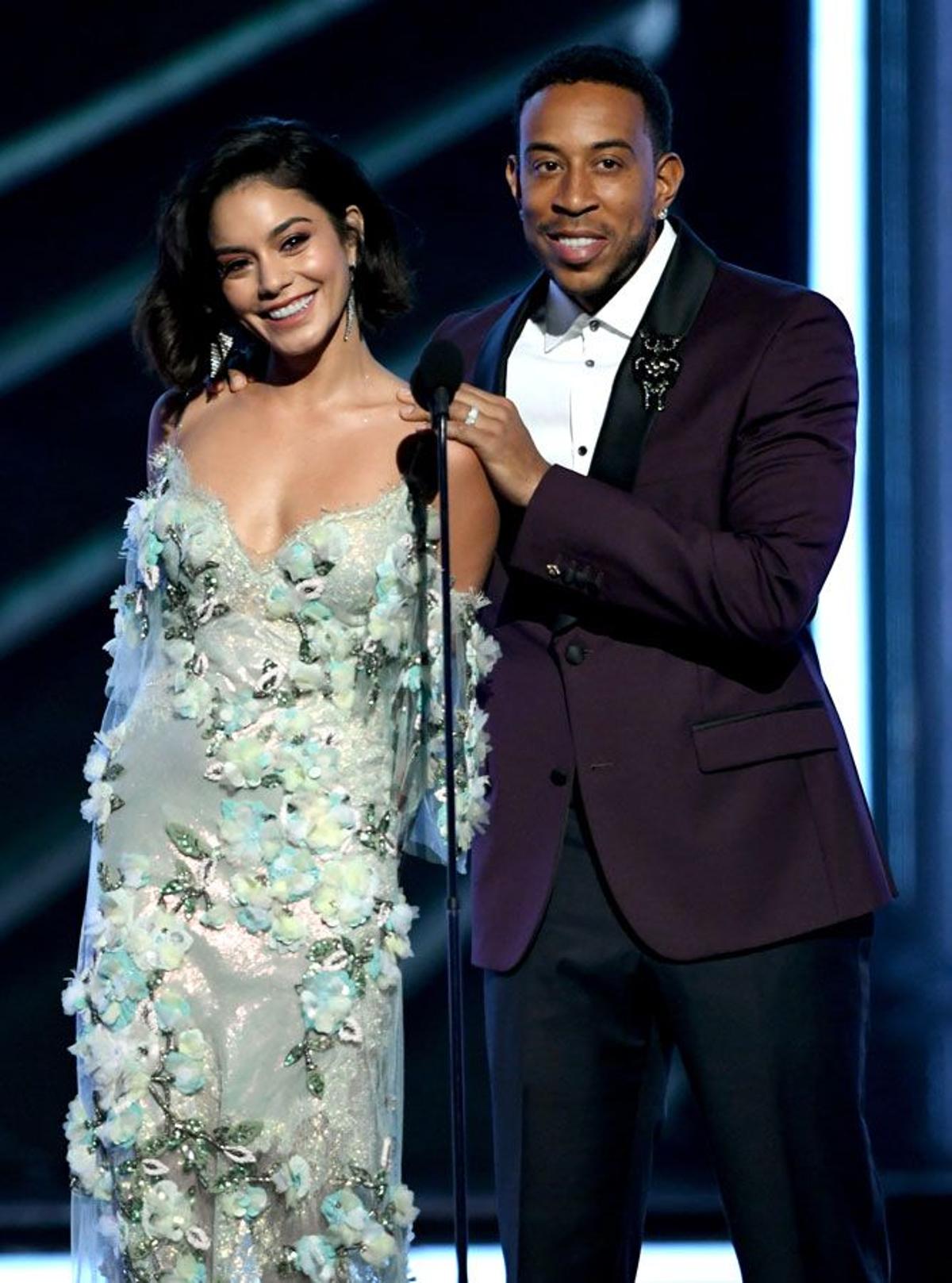 Billboard Music Awards 2017: Vanessa Hudgens con look de Marchesa