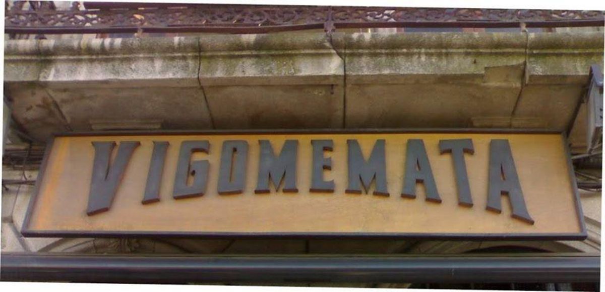Rótulo de uno de los míticos locales de copas que había en Vigo, a finales de los años 90 y principios de este siglo.