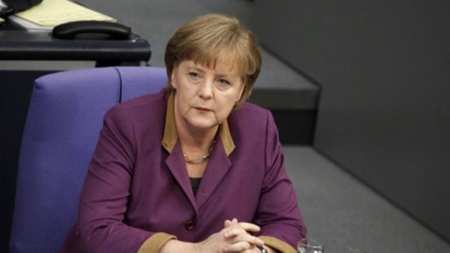 Merkel saca adelante el plan de ayuda a Grecia