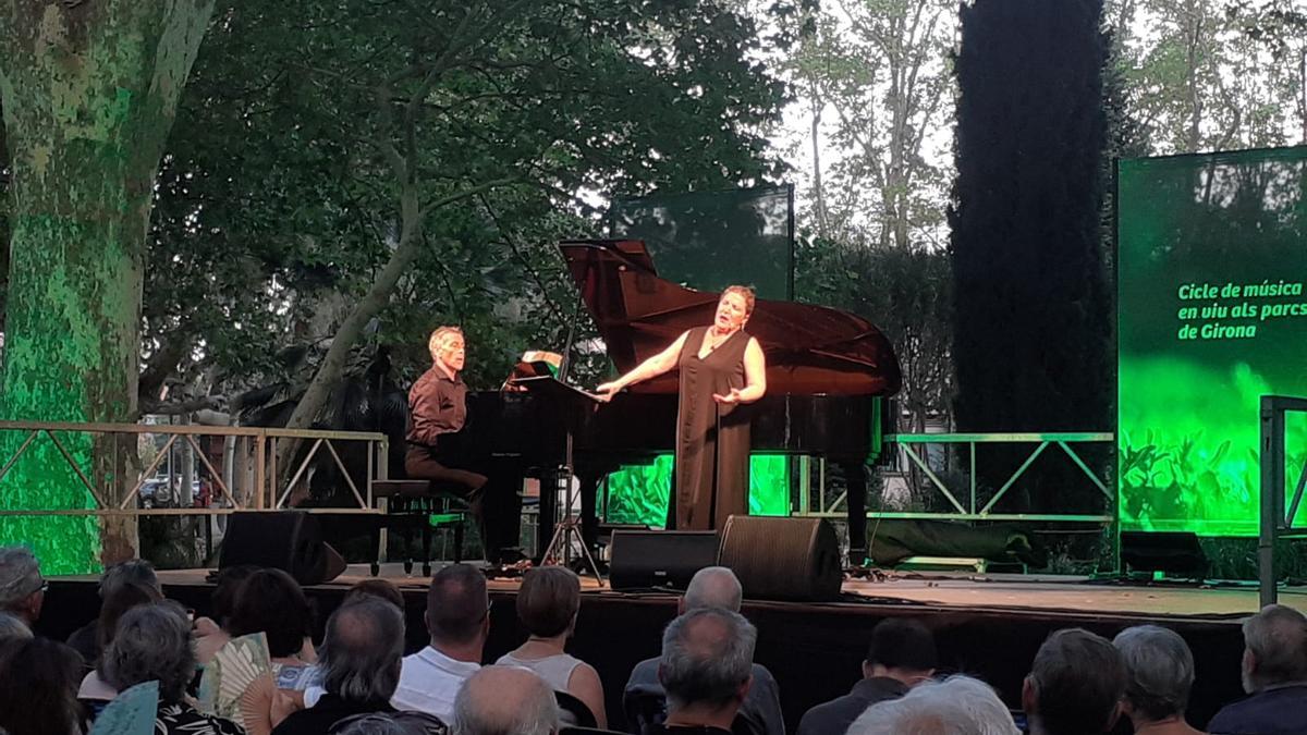 La soprano Tina Gorina i el pianista Stanislav Angelov  a l’inici del concert.