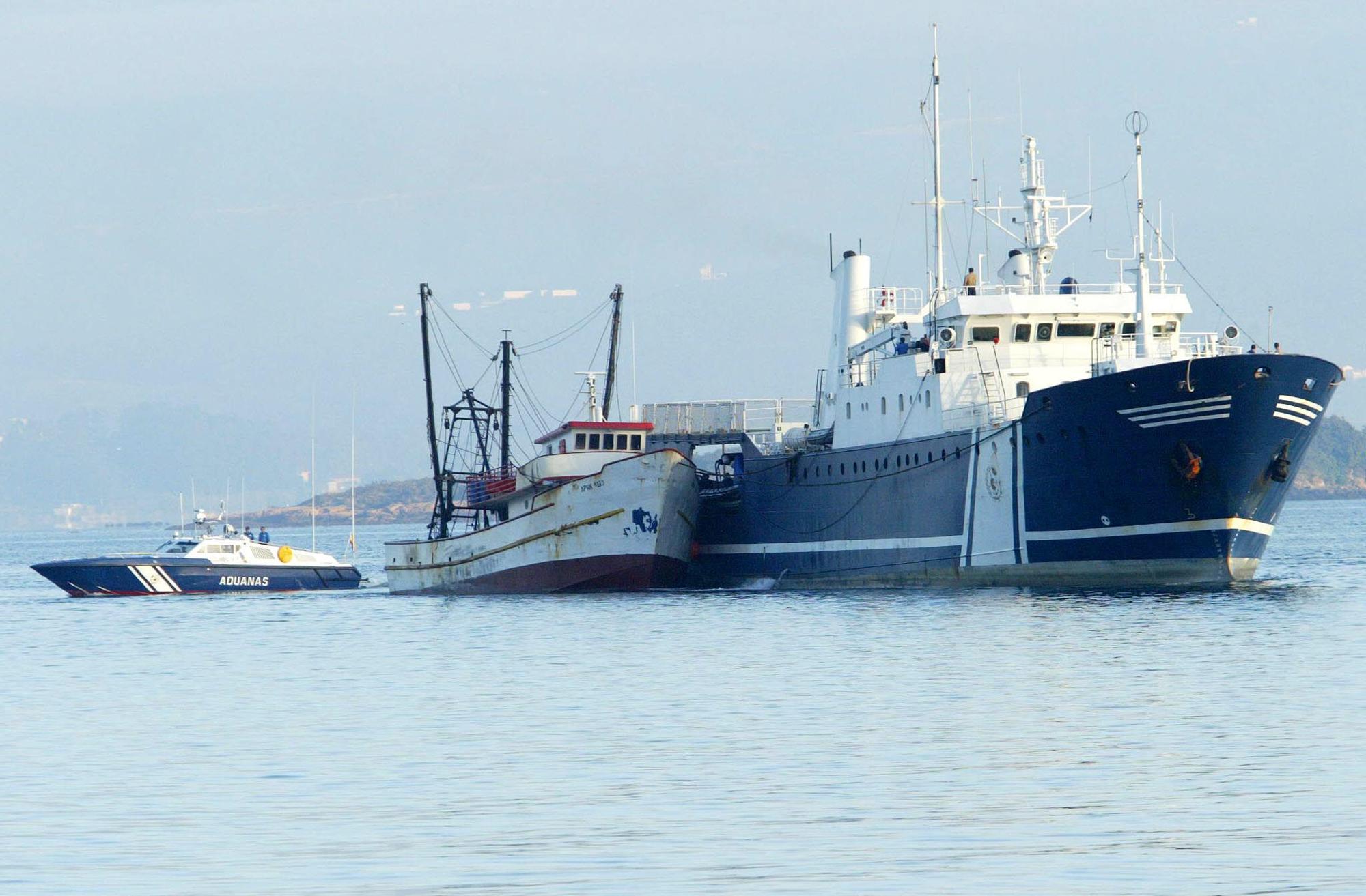Foto de archivo de un barco custodiado por la Agencia Tributaria en una operación antidroga.