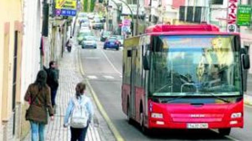 Las familias en paro pagarán 3 euros por el bono de autobús urbano