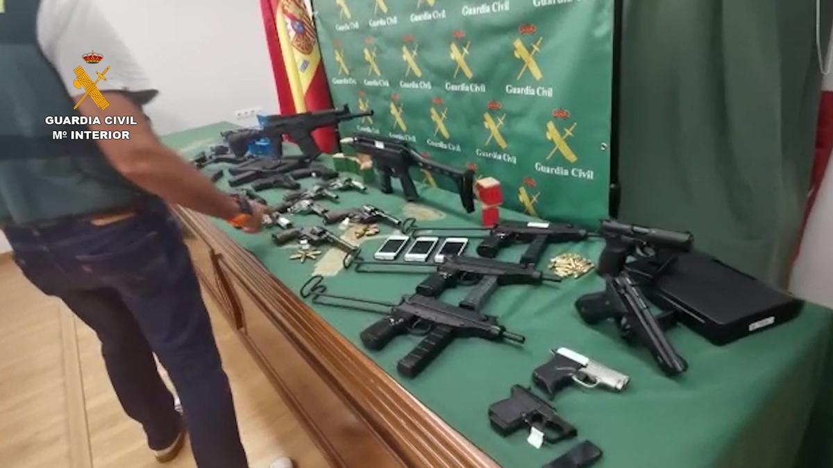 Armas intervenidas en la operación de la Guardia Civil en Málaga.