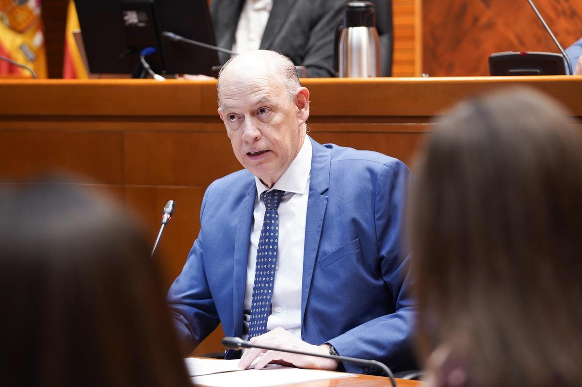 El consejero de Sanidad, Ángel Sanz, este jueves en la comisión de las Cortes de Aragón.