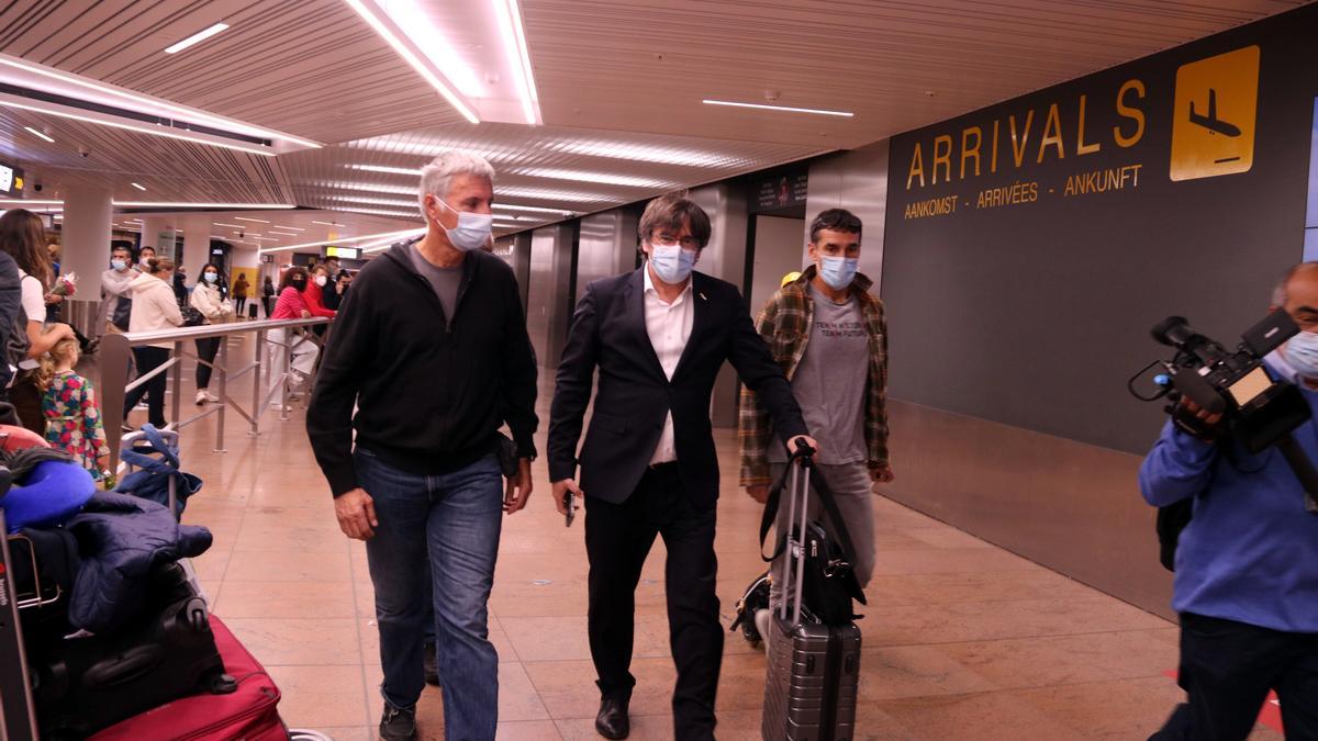 L&#039;expresident Carles Puigdemont, a la seva arribada a l&#039;aeroport de Brussel·les.