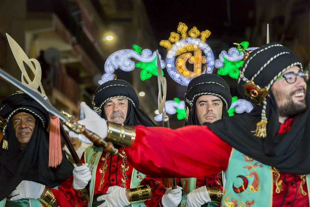 Benidorm se rinde a los pies de la cruz