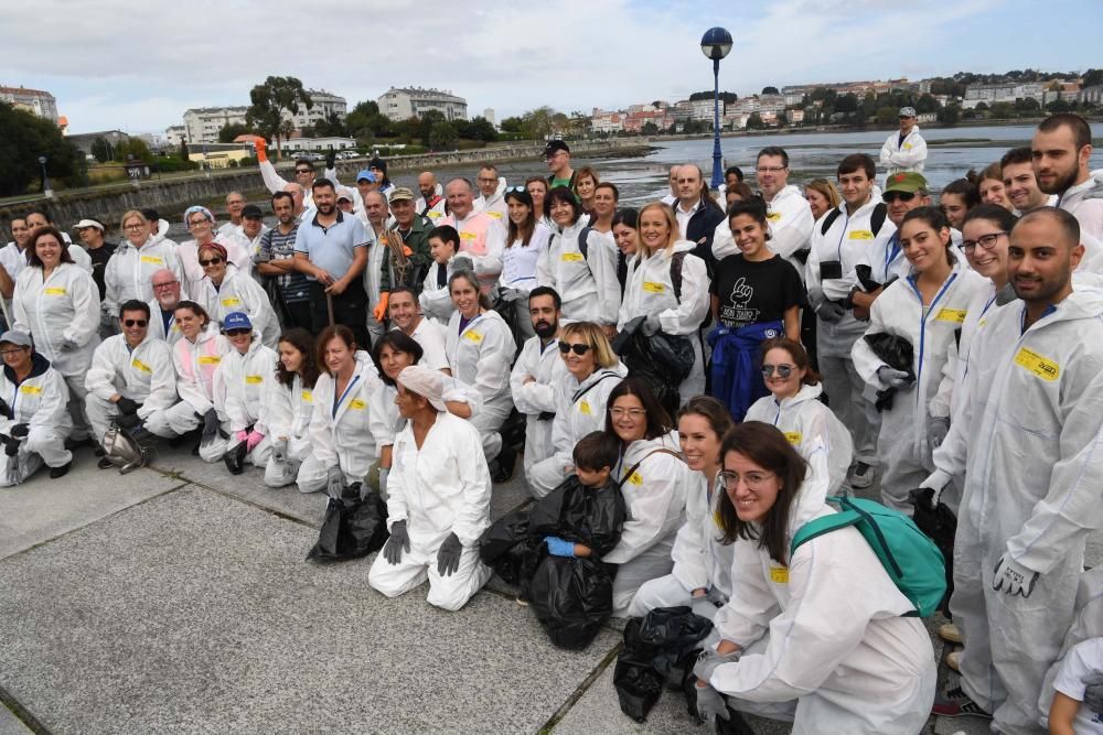 Gran limpieza de la ría de O Burgo