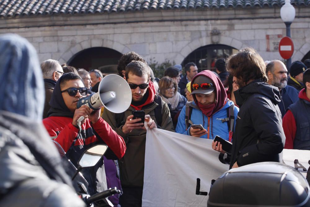 Concentració de protesta per les detencions dels alcaldes de Verges i Celrà