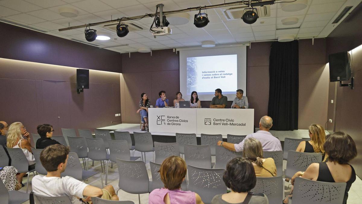 Una imatge de la reunió d'aquesta tarda al Centre Cívic Barri Vell-Mercadal.