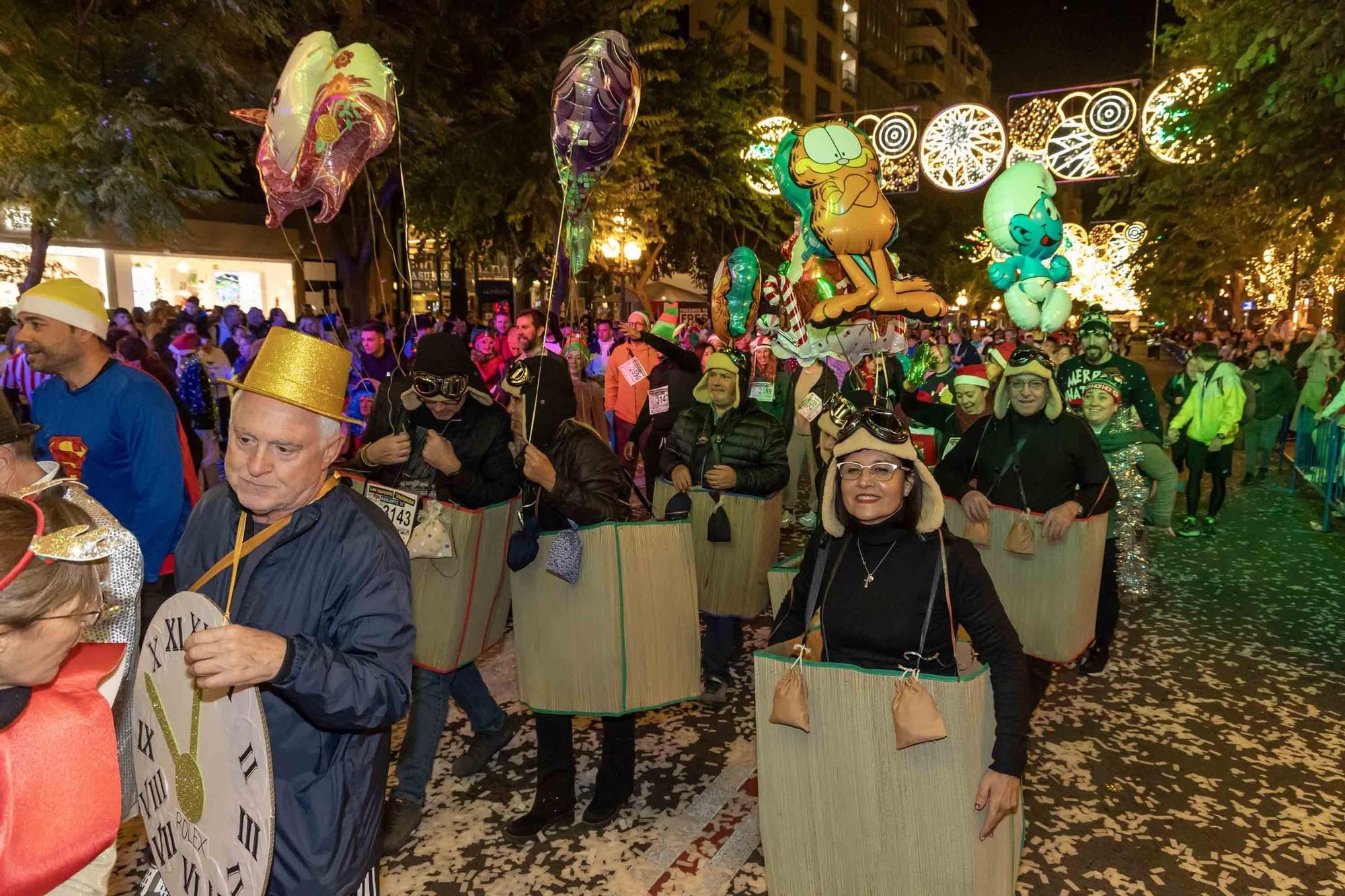 La San Silvestre de Alicante llena de colorido la ciudad