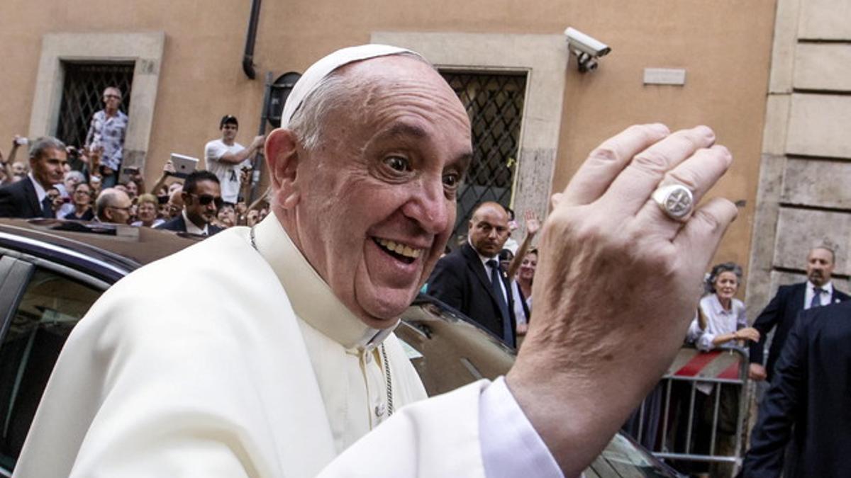 El Papa saluda a los fieles en la iglesia de San Agostino en Roma, el pasado 28 de agosto.