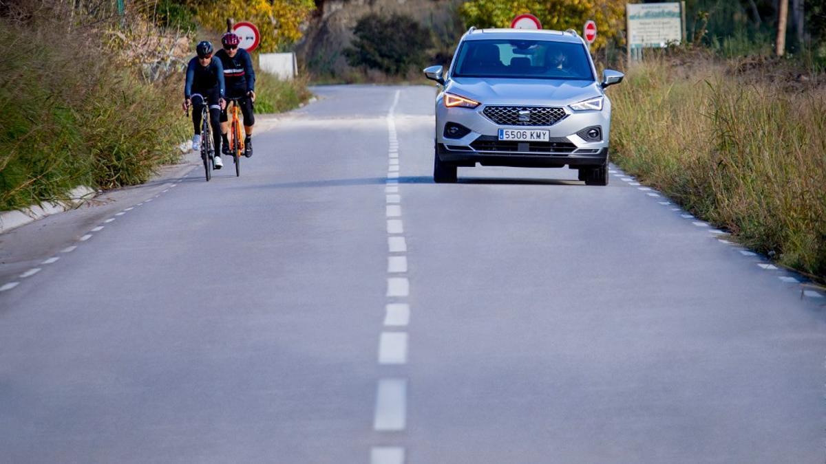 adelantar ciclistas coche neomotor seguridad vial