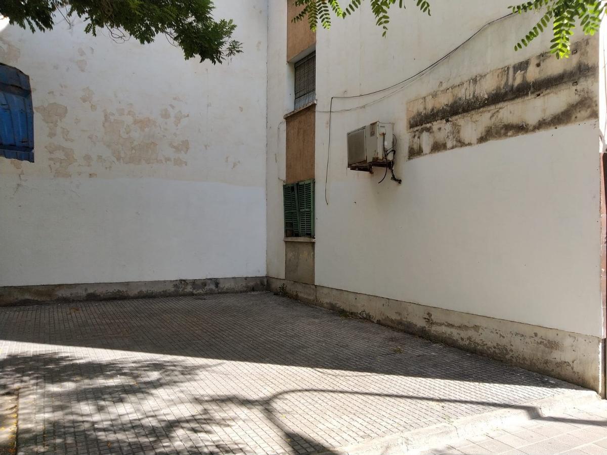 Emaya elimina 77 grafitis en Son Gotleu y recupera 270 metros cuadrados de fachadas