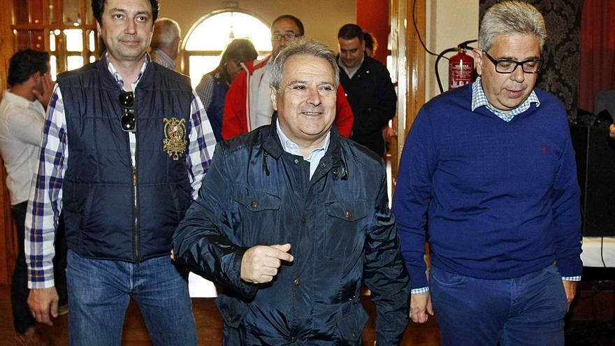 Vicente Betoret, Alfonso Rus y Juan José Medina, en un acto de partido de 2013. | M. A. MONTESINOS