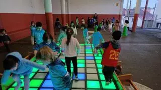 Juegos gigantes en Llanera: los pequeños saltan al ritmo de la luz con las actividades del MiniKDMS