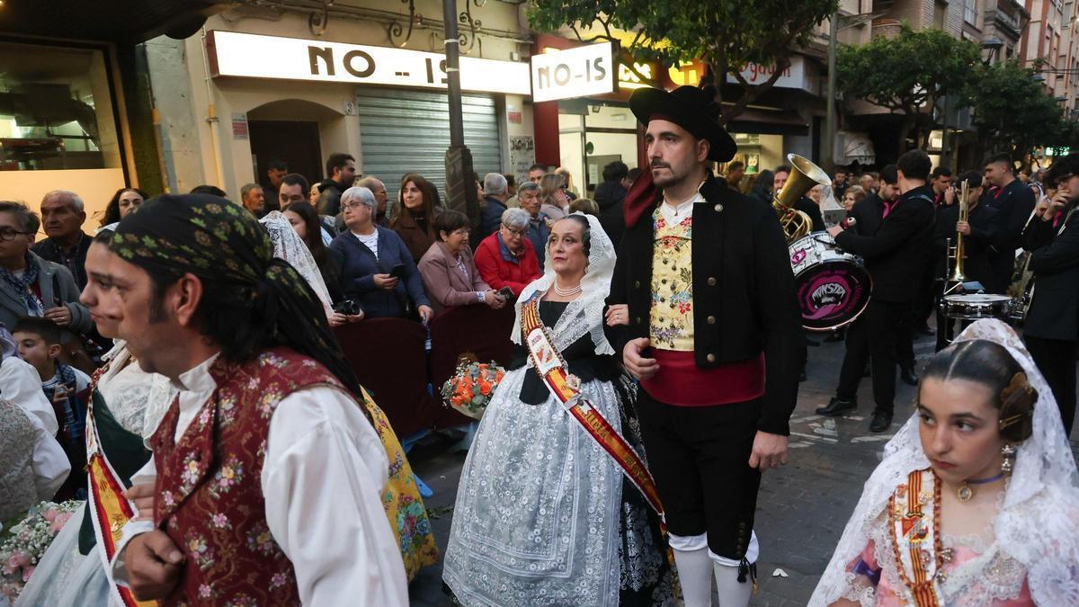 El uso de sombreros y pañuelos tradicionales se dispara en las Fallas de Sagunt