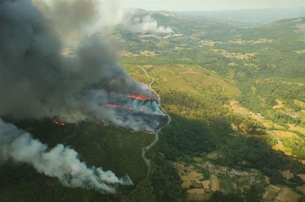 Cinco puntos simultáneos apuntan a su intencionalidad. «Se hizo sabiendo que causaría mucho daño», denunció el alcalde de A Cañiza, Luis Piña, sobre la más que posible intencionalidad del incendio, que comenzó con cinco focos simultáneos en la carretera que une A Cañiza con Crecente. En la misma línea se pronuncia la Consellería de Medio Rural, que tampoco tiene dudas de que el incendio fue provocado.