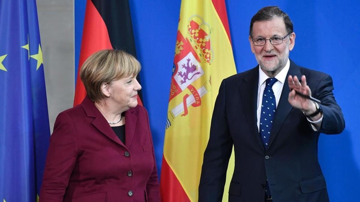 Angela Merkel y Mariano Rajoy, este viernes en la rueda de prensa que han ofrecido en Berlín.