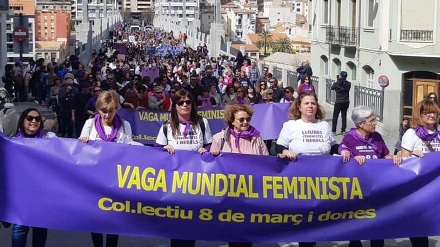 Más de 1.500 personas se suman a la manifestación del 8M en Alcoy