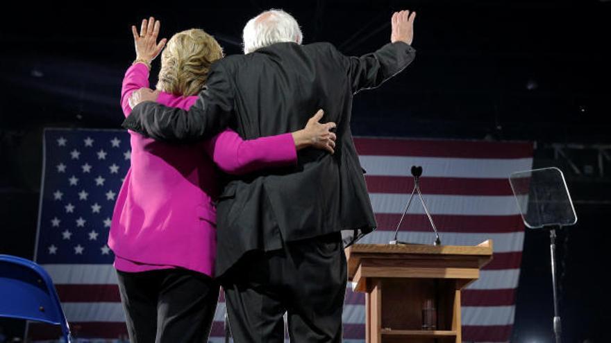 Clinton busca en los hispanos el voto que consolide su victoria