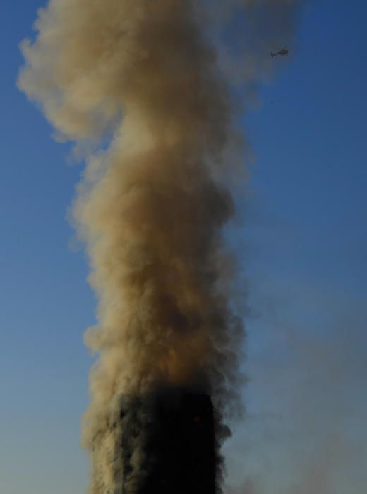 Incendio en un edificio de 24 plantas en Londres