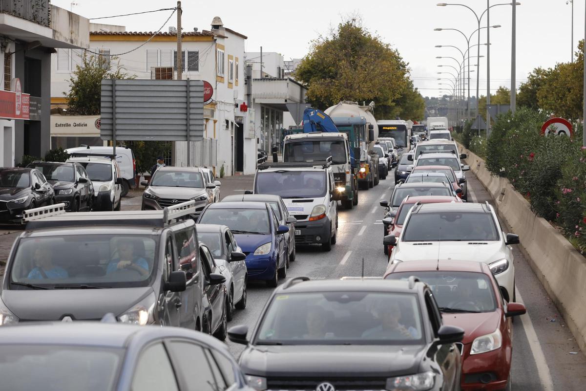 Congestión de tráfico a la altura de sa Blanca Dona