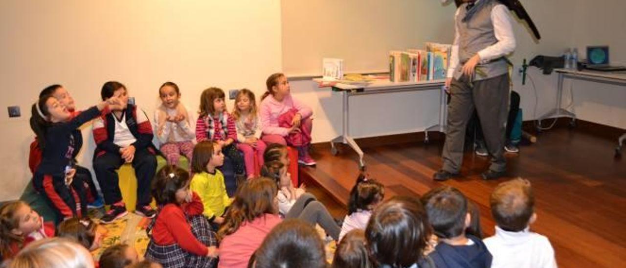 Presentación de la Biblioteca de Colores, desarrollada junto al colectivo Lambda.