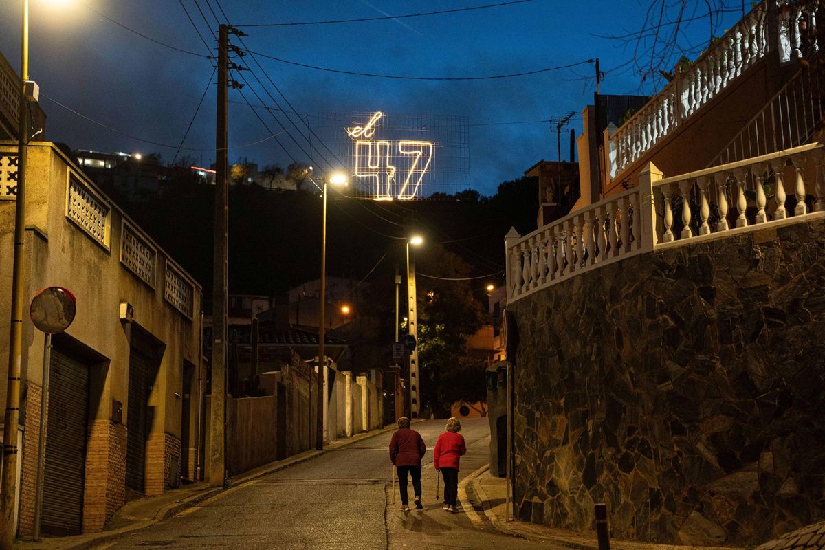 Torre Baró inaugura las luces de Navidad inspiradas en ‘El 47’ Torre Baró inaugura las luces de Navidad inspiradas en ‘El 47’