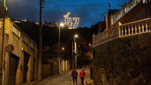 Torre Baró inaugura las luces de Navidad inspiradas en ‘El 47’