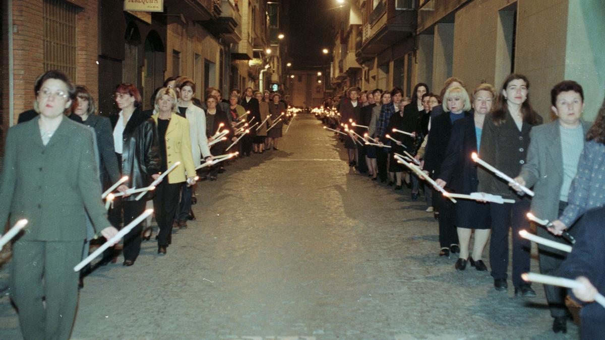 Procesión del paso de la Virgen de los Dolores, en Burriana, en el año 2000