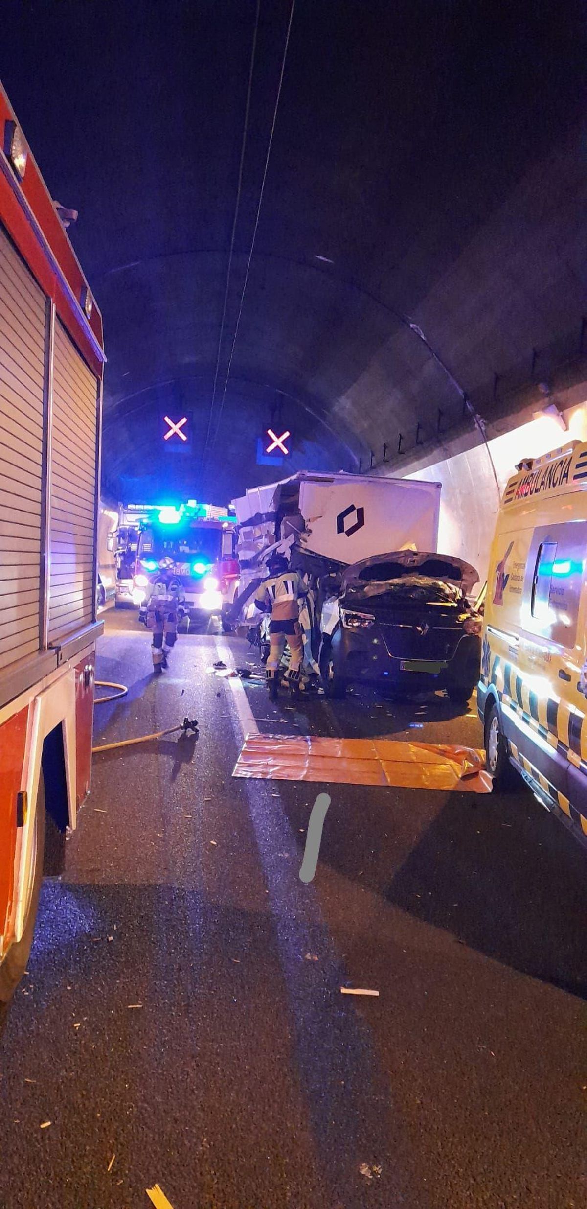 Los bomberos del Sepei, en el túnel de Miravete,