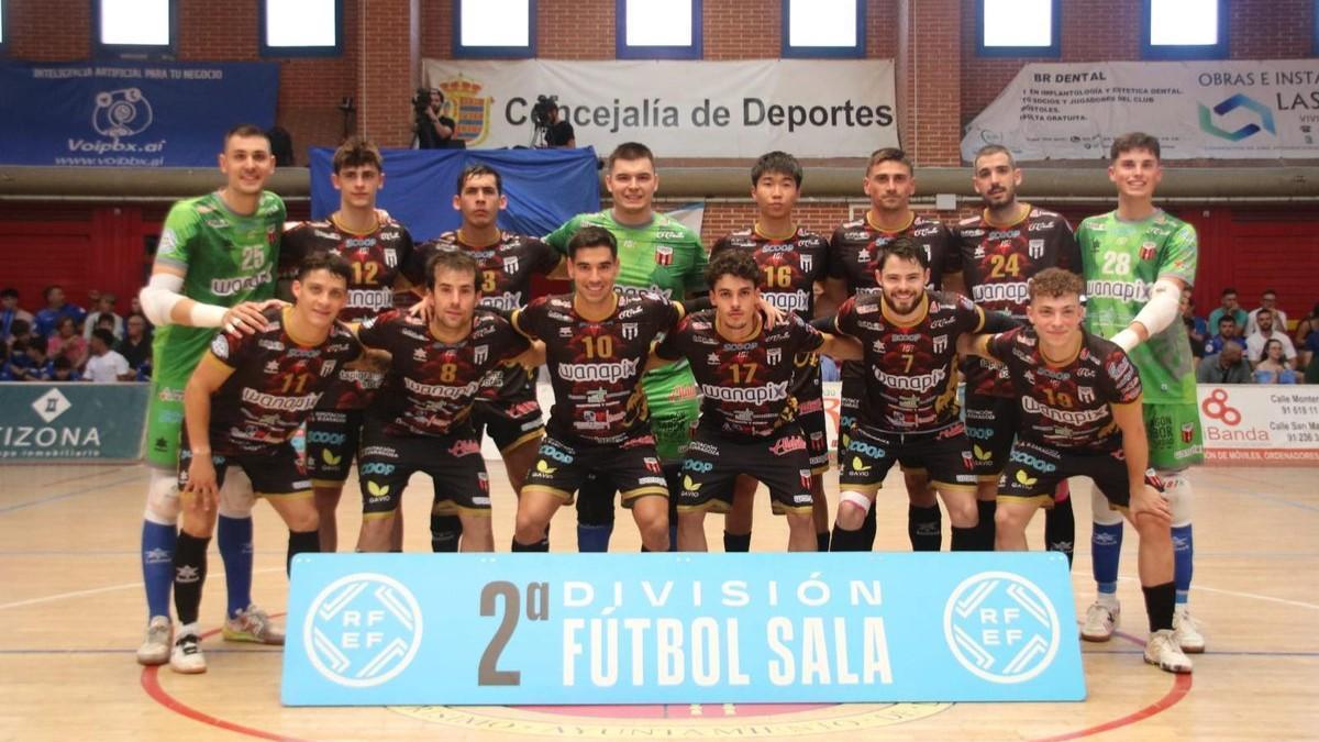 Los jugadores del Wanapix, antes de un partido esta temporada.