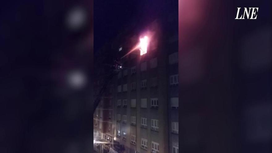 Incendio en un edificio de la calle Uría de Gijón
